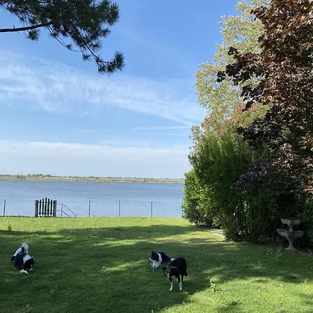 April Villa Caleri