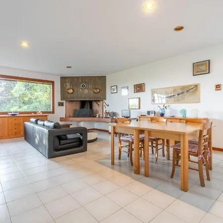 April ヴィラ Caleri