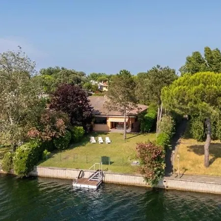 Villa April Caleri